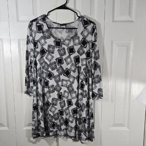 Chic Black and White Patterned Women's Tunic